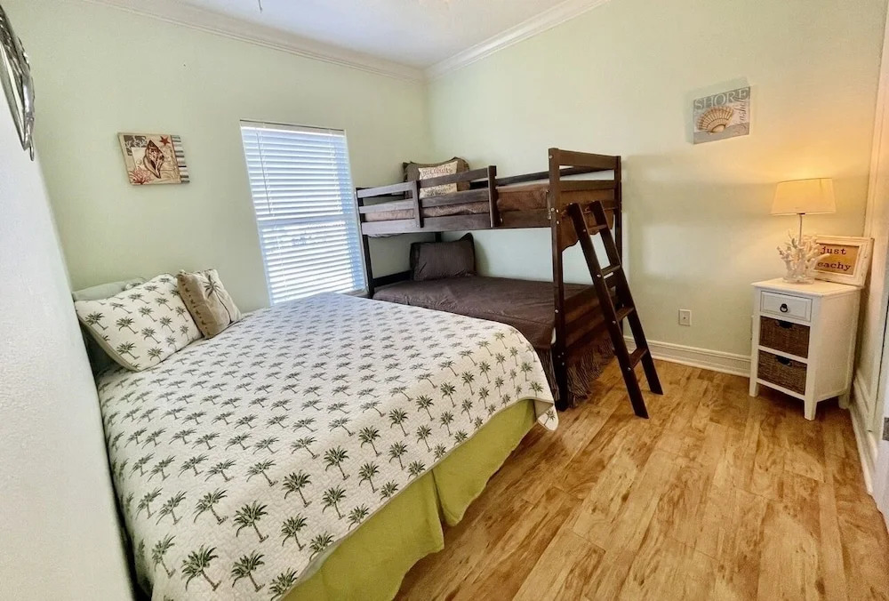 Crazy Cajun 2 Bedroom Home