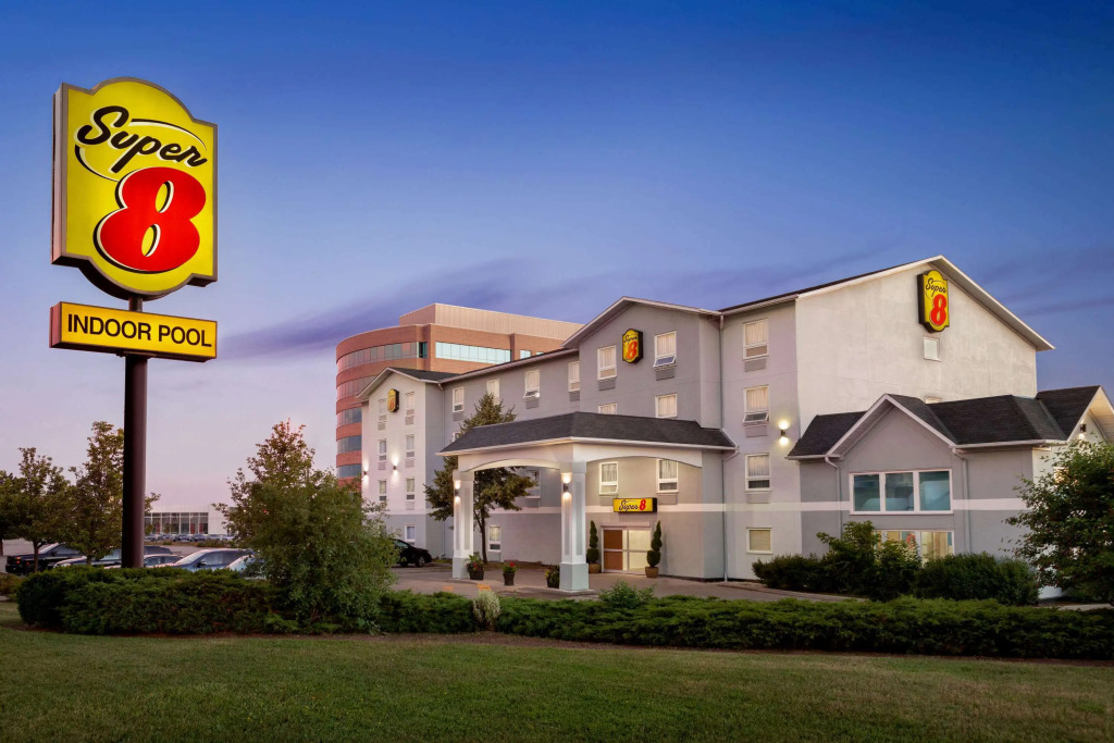 Super 8 by Wyndham Ajax/Toronto On