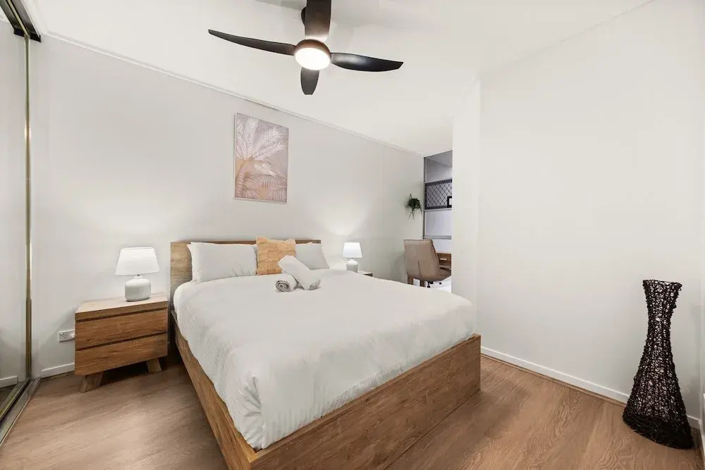 Vibrant 2-bed Apartment With Pool and Gym Access