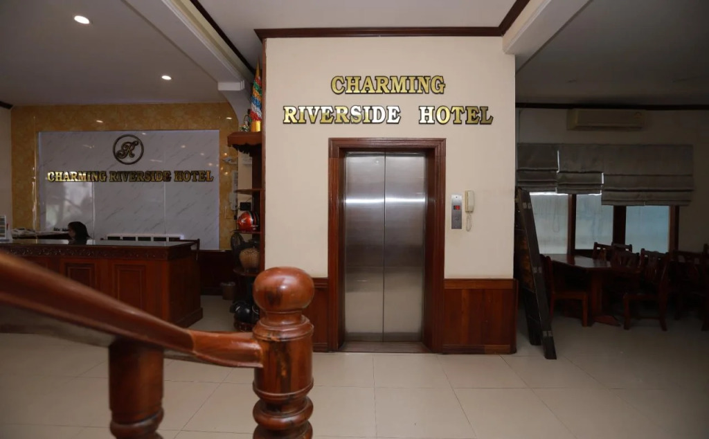Charming Riverside Hotel