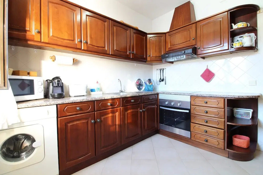 Heart of Old Town Apartment - Steps from the Beach