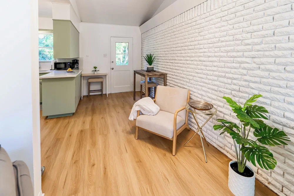 Walk to Campus: Creekside Austin Duplex!