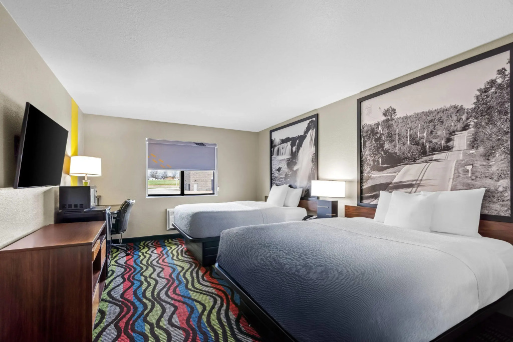 Super 8 by Wyndham Farmington
