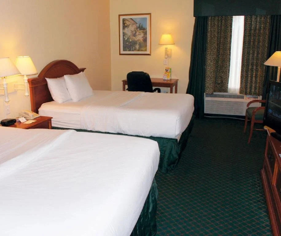 科文頓拉昆塔套房酒店(The Chateau Hotel Covington)
