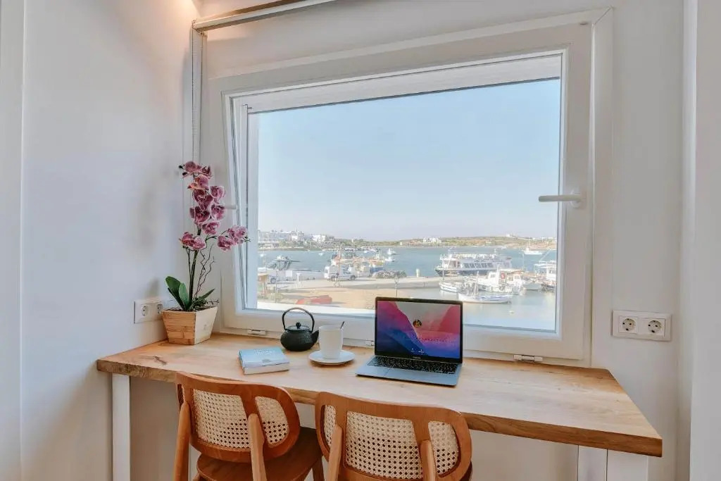 Nautica Suites - Modern Seaview Suite