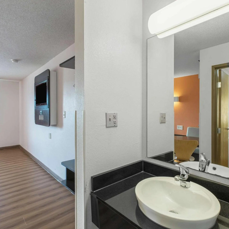 Motel6 Omaha, NE - Central