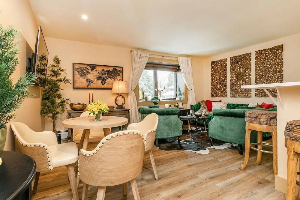 Designer Newly Renovated 1BR in Aspen