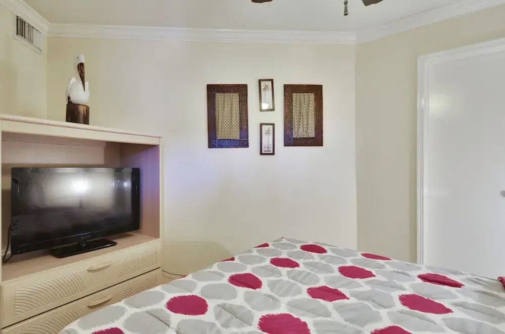 BC's Beach Condo-Victorian 6208