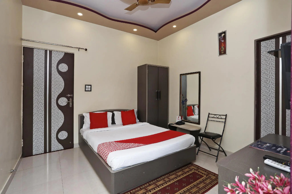 OYO 19379 Hotel Sai Palace