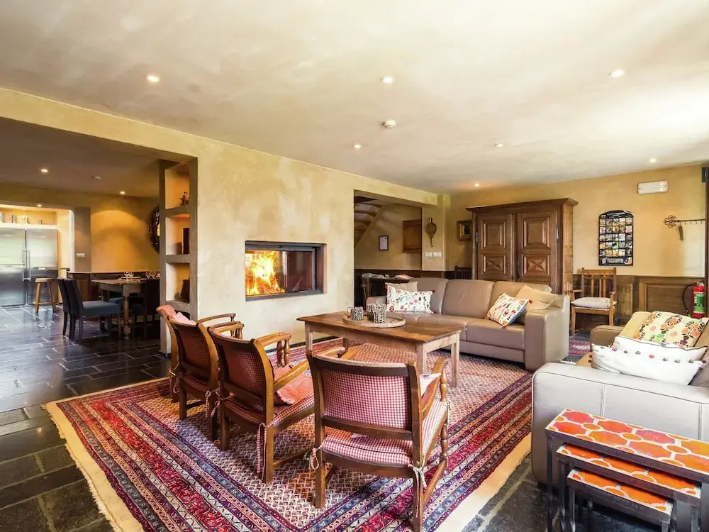 Vintage Holiday Home With Swimming Pool In Saint-Hubert
