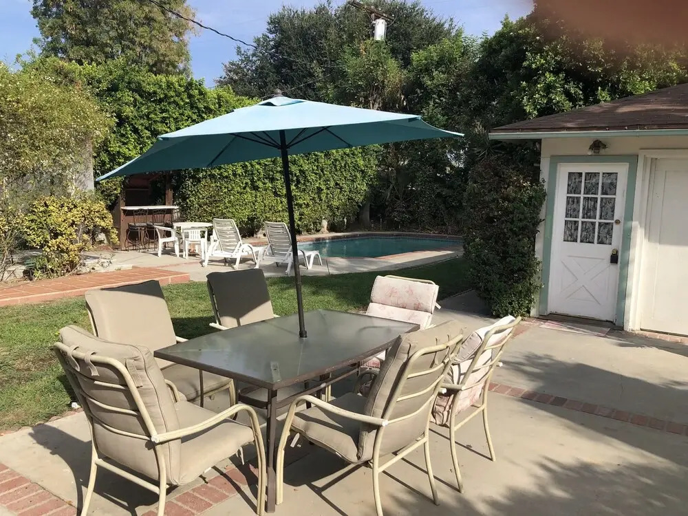 Lovely 1-Bedroom Home with Pool