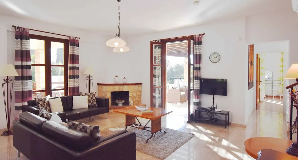 3 bedroom Villa Tala 67 with private pool and golf course views, Great for families, near Aphrodite Hills Resort village