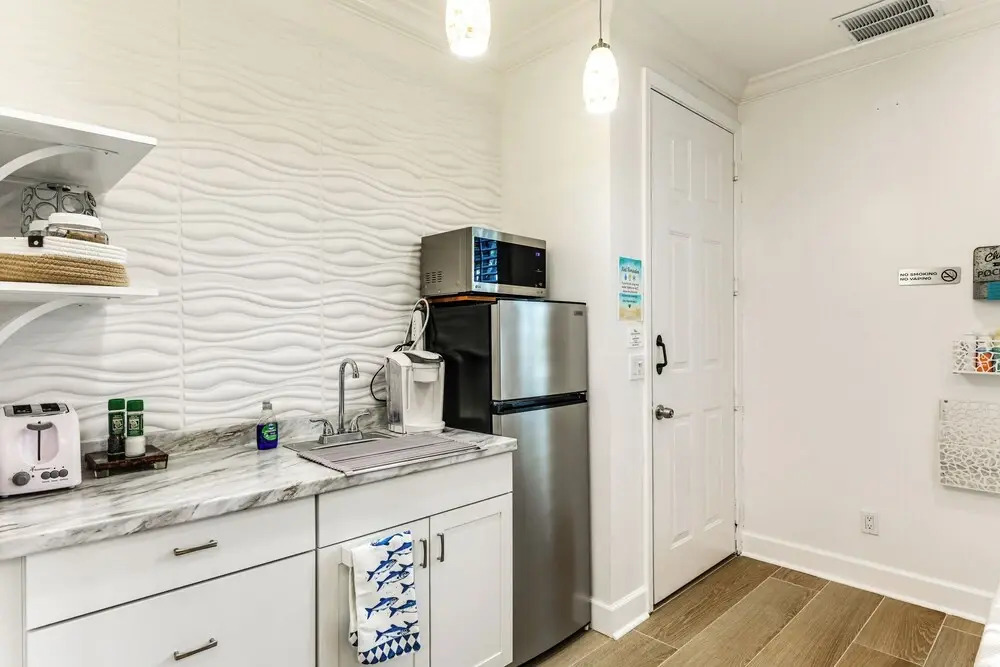 Pet-friendly Studio: 6 Mi to Jupiter Beach Park!