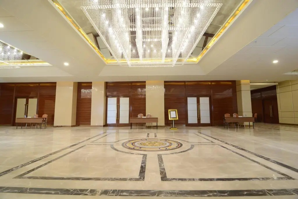 Grand Paragon Hotel