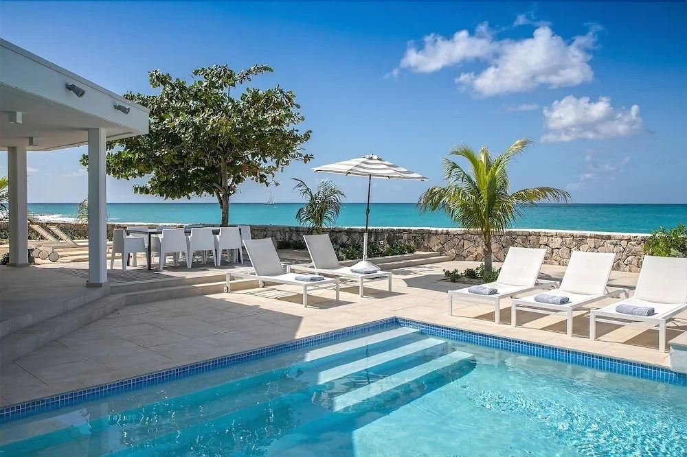 Beachfront Bliss, Pool, AC, Free Wifi, Concierge, Exclusive Terres Basses Location