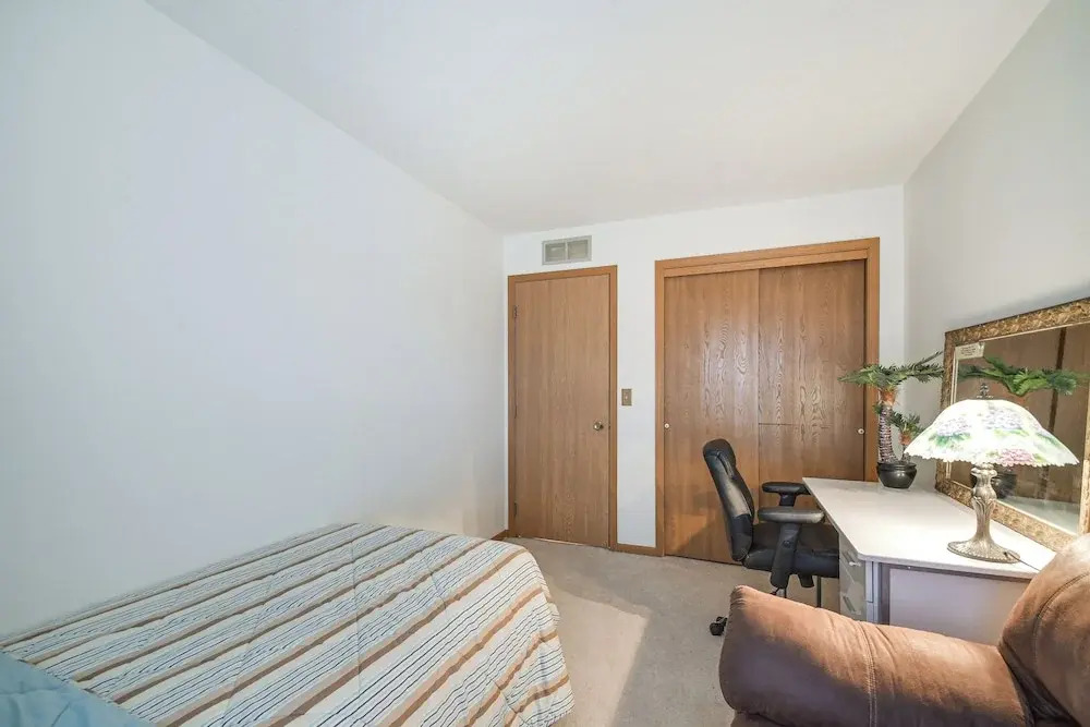 Welcoming Condo in Davenport: Central Location!
