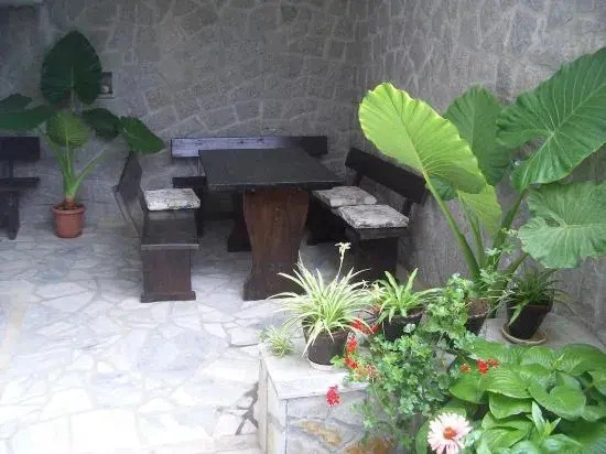 Yanevi Apartments