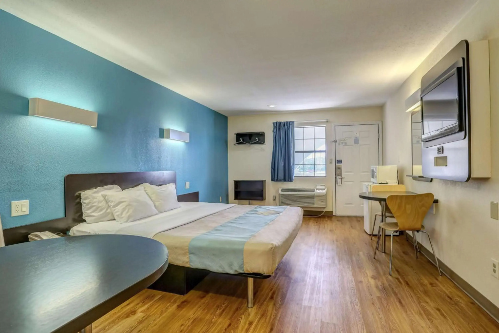 Motel 6 Dickson