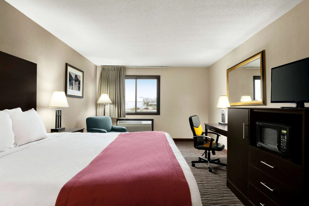 Baymont by Wyndham Sioux Falls North,I-29,Russell St, Airport
