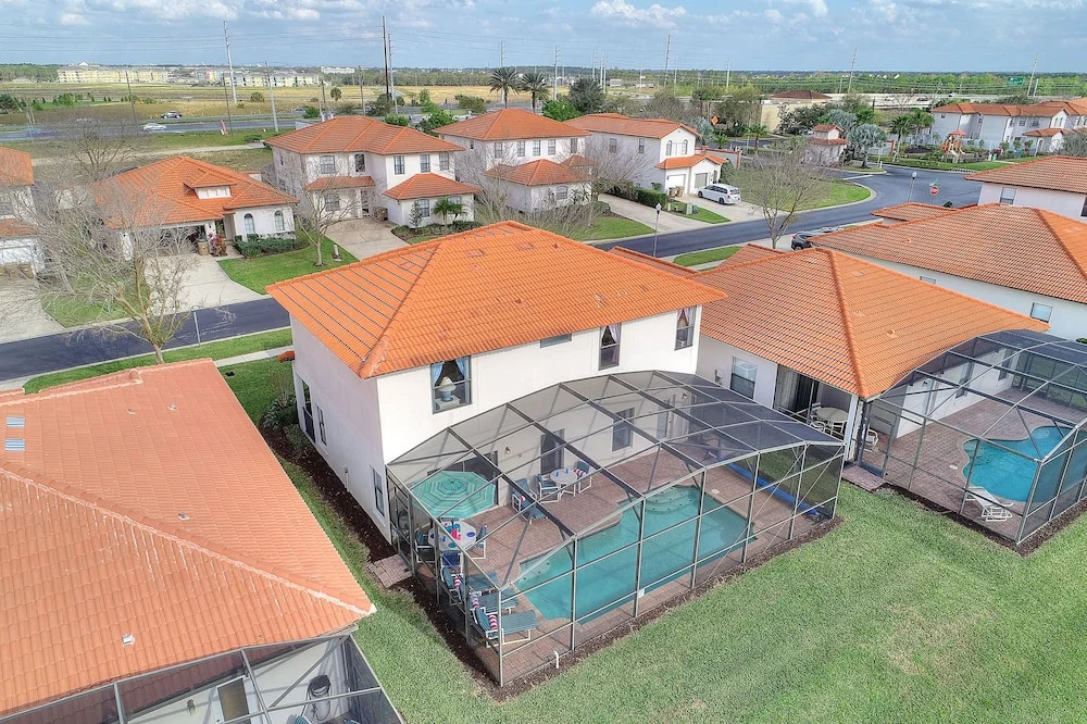 South Facing: Green Views & Gated Facilities