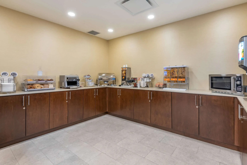 Comfort Inn & Suites