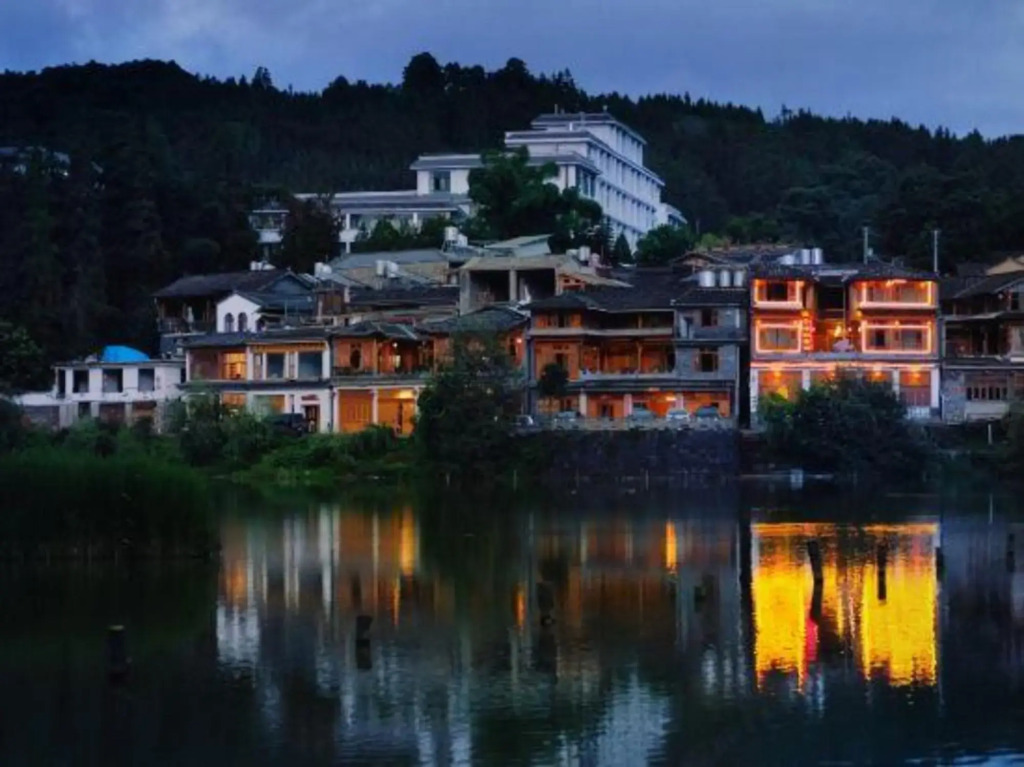 Yiyun Lakeside Inn