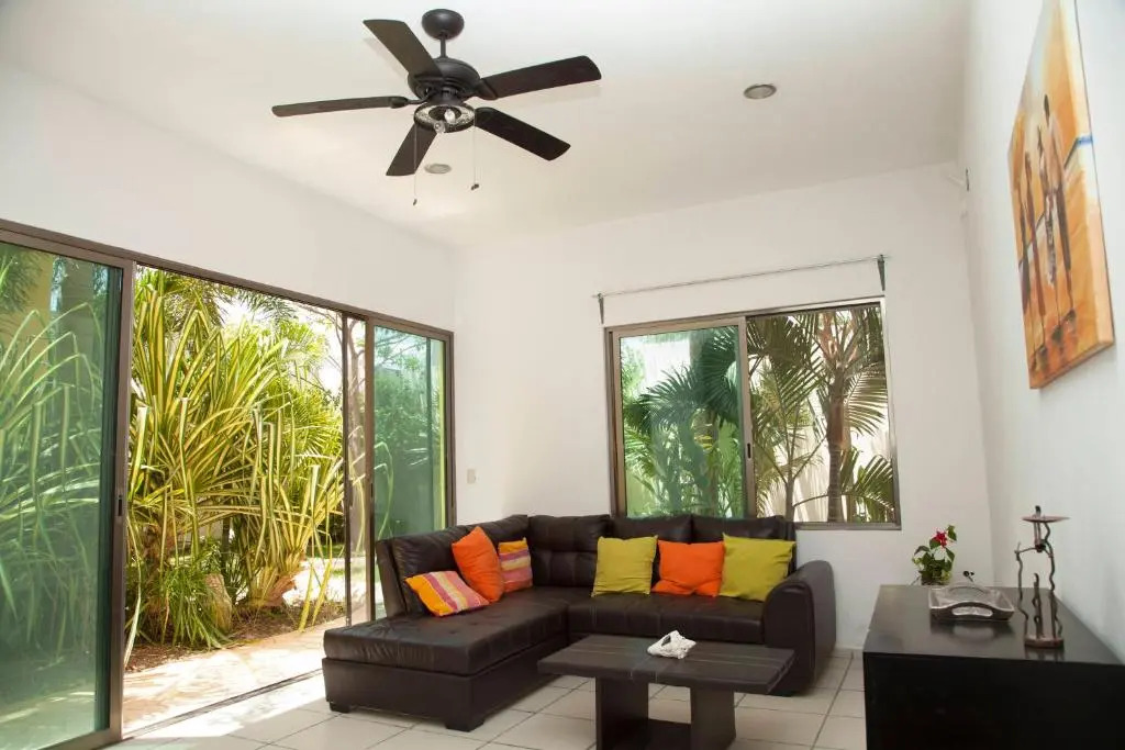 Beautiful Private Villa for 16 PAX with garden, BBQ and pool, Playa del Carmen