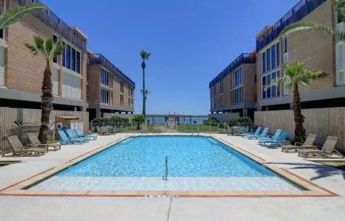 Channelview 204