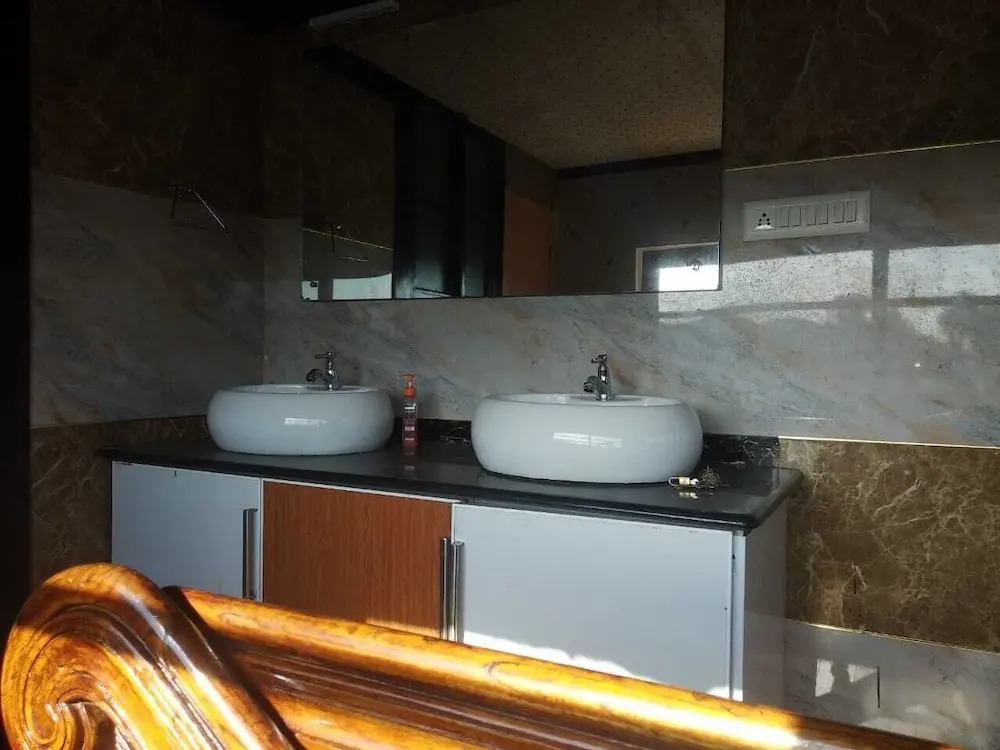 Sreekrishna Houseboat