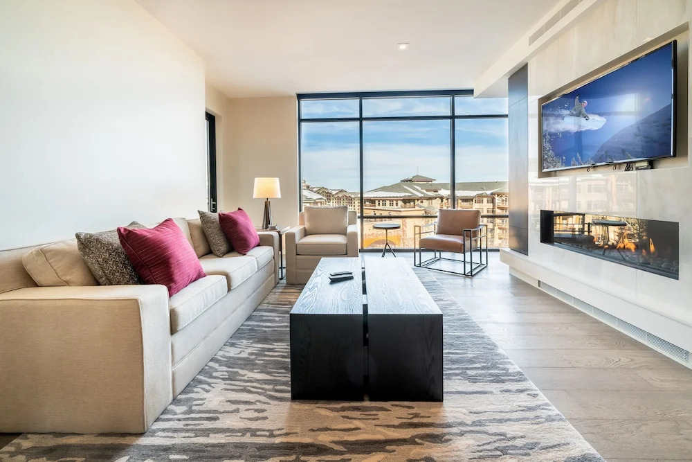 New Listing! Ski-in/ski-out Dream Near Sundance 2 Bedroom Condo