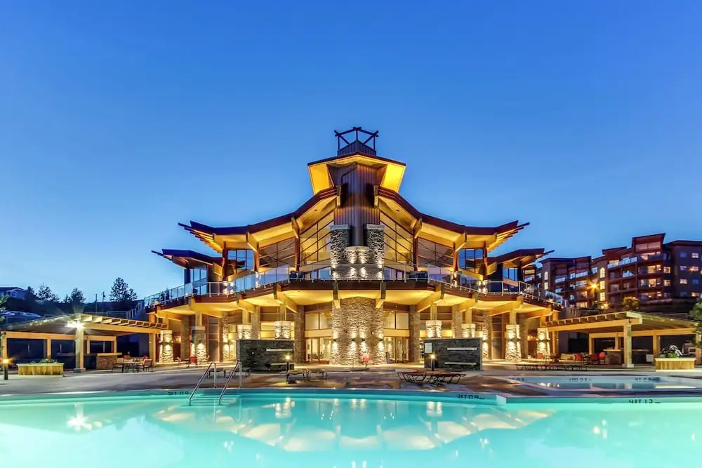 Corner Unit w Large Deck & Amazing View