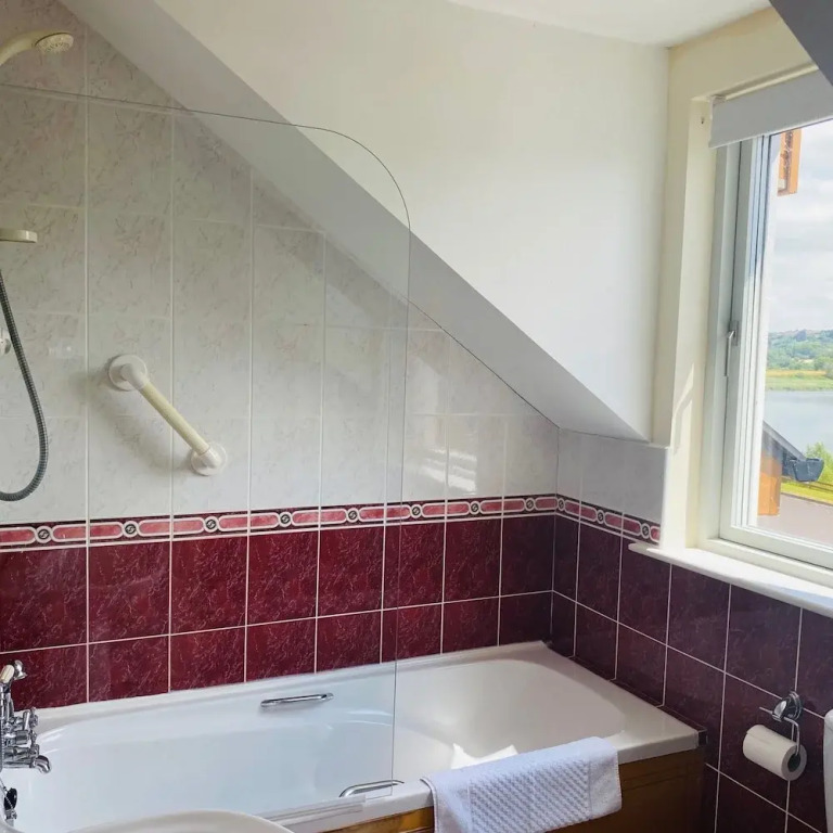 3 Bedroomed House With View of Kenmare Bay Estuary