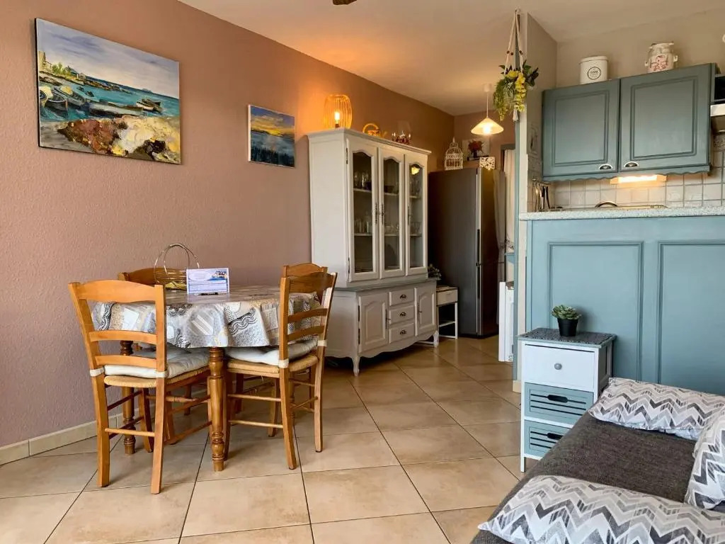Appartement Balaruc-les-Bains, 1 pièce, 4 personnes - FR-1-503-74