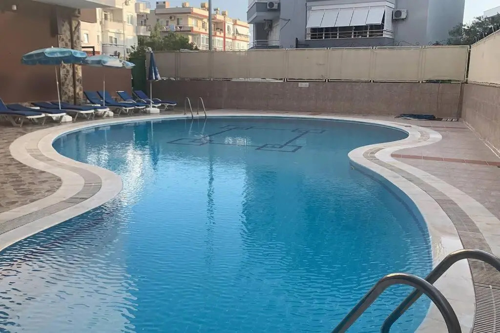 Central Location 10 minutes from the beach