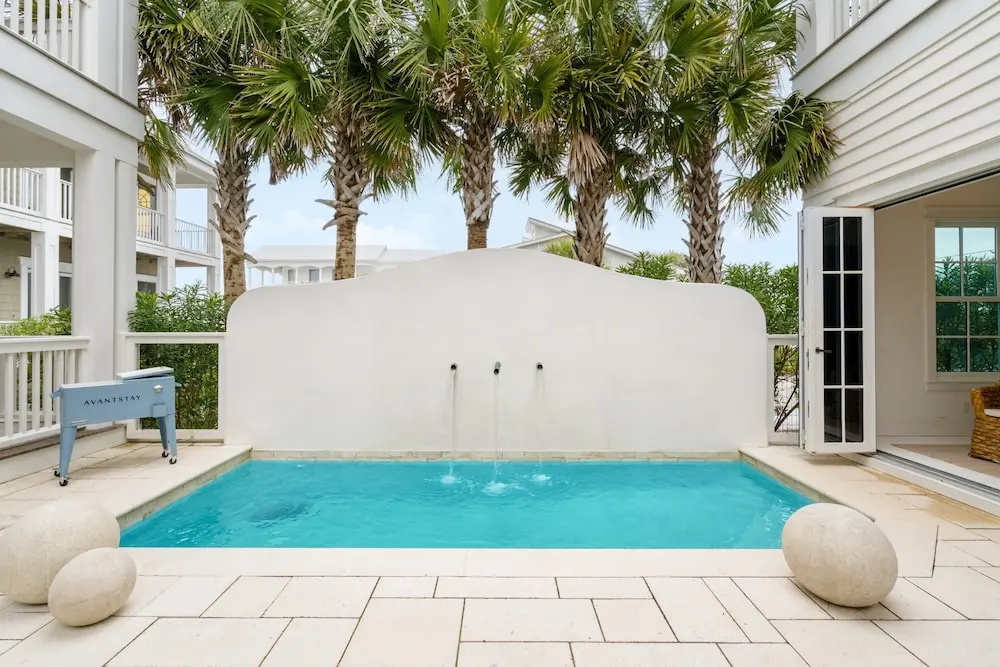 Marlin by Avantstay Beachfront Mansion w/ 10 Bdrs & Multiple Living Spaces & Kitchens!