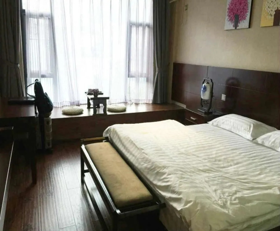 Dali Encounter Hotel