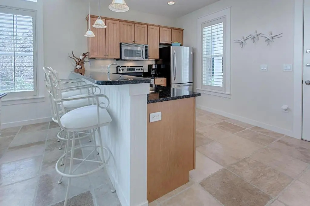 1383 Laurel Grove