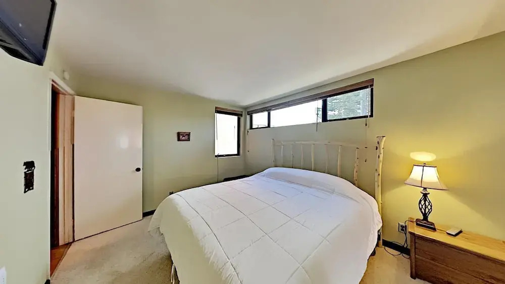 543 2 Bedroom Condo