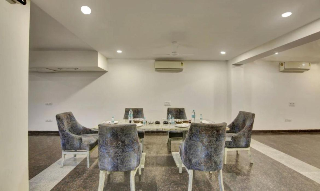 FabHotel Noida Suites Sector 20