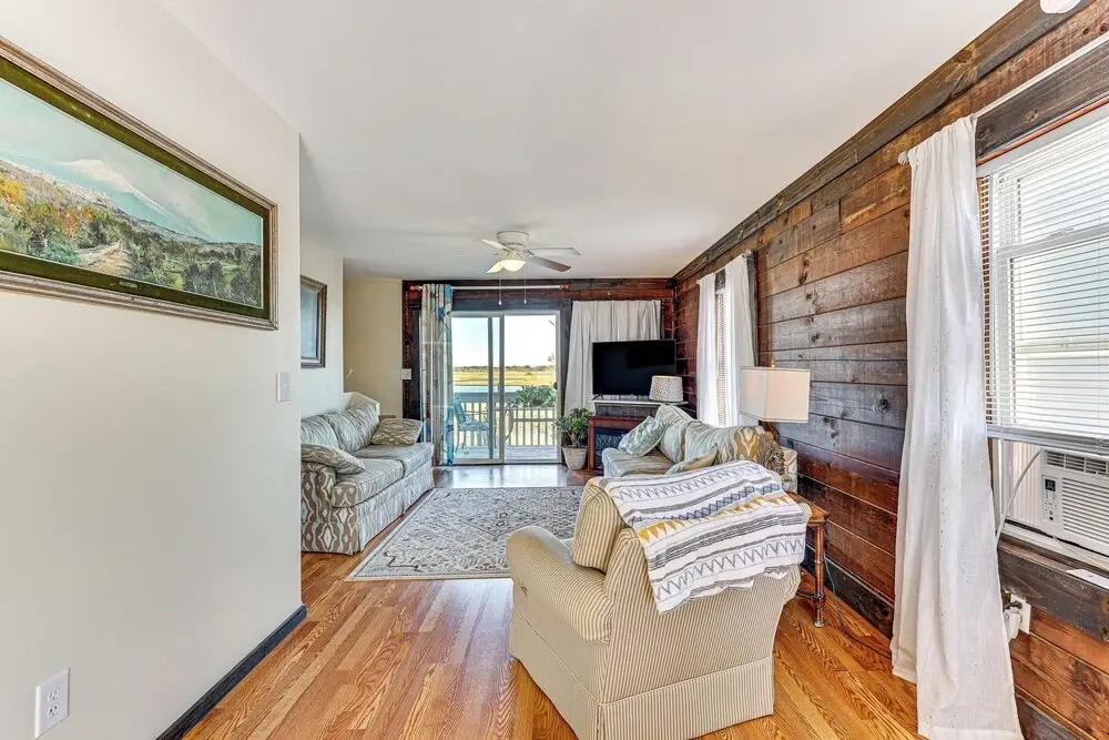 Walk to Beach: Duplex in North Topsail Beach!