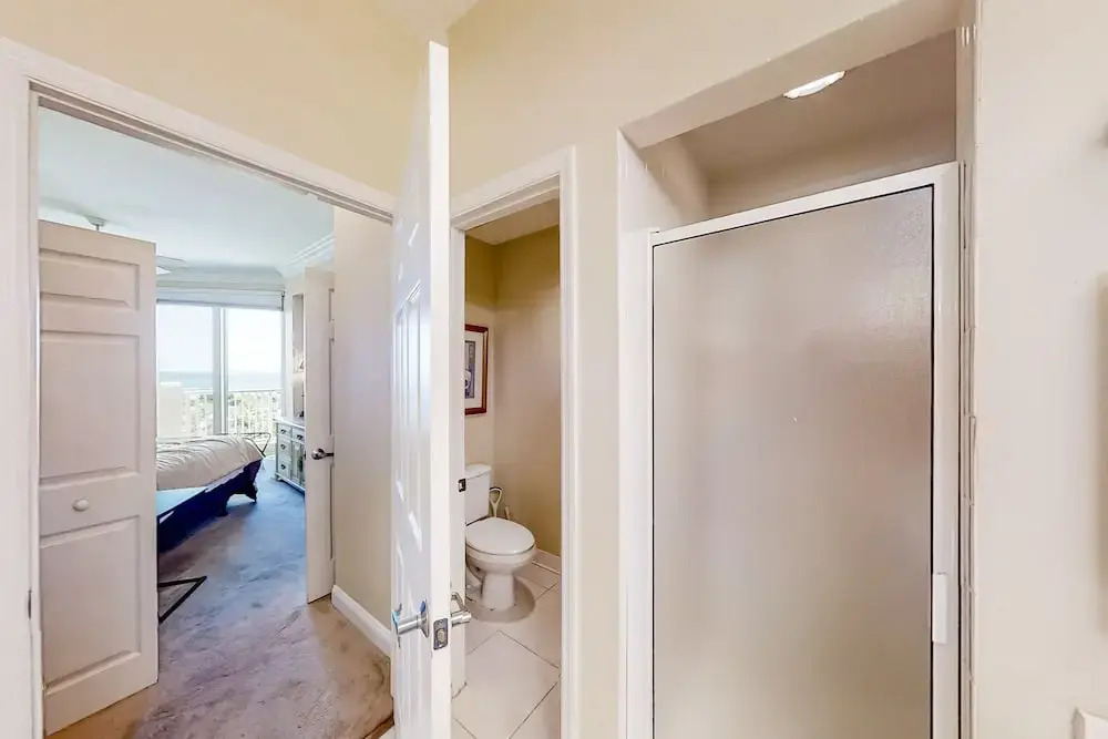 Oceanfront, 2nd-floor Condo With Balcony, Hdtvs, Wifi, AC & Shared Pool