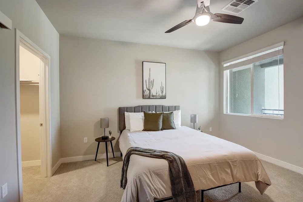 FRONTDESK Montreux Apts Northeast Phoenix