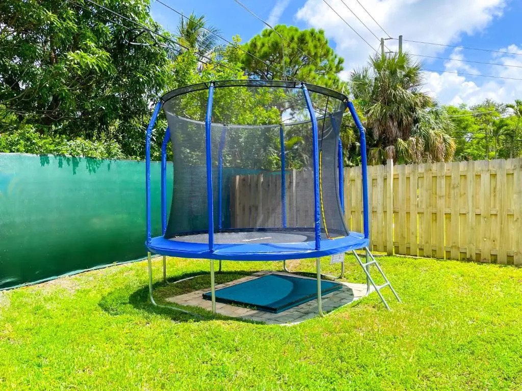 Stellar stay in wonderful 7bd villa Pool-Playground