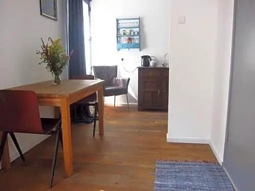 Private studio room in De Pijp