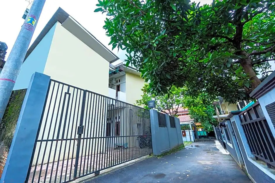 OYO Life 2420 Kost Luqman 1