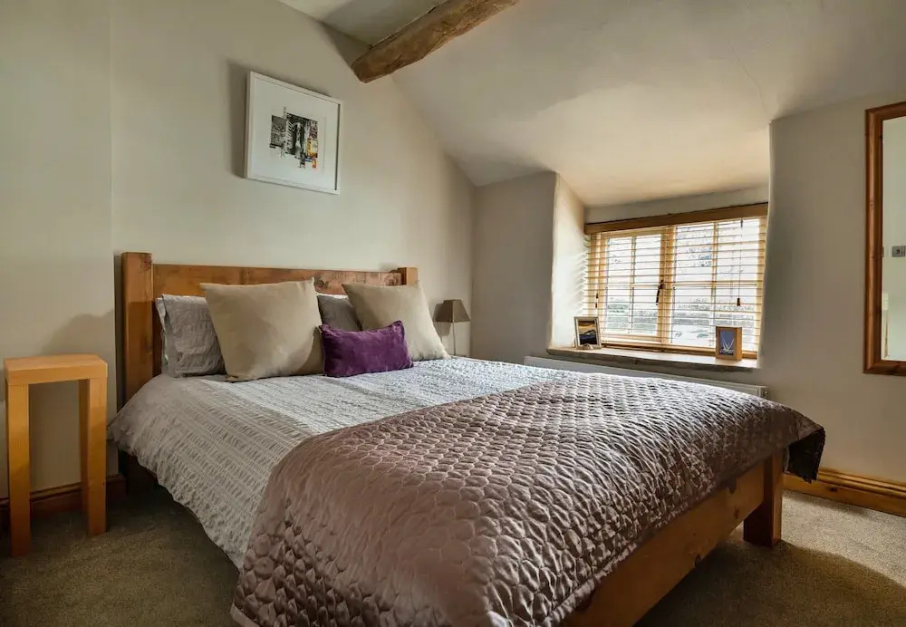 Cozy Cottage in the Heart of Buxton, No Deposit