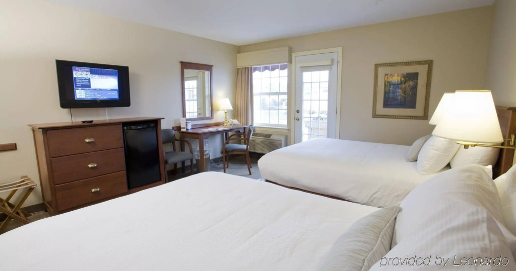 Amsterdam Inn & Suites, an Ascend Collection Hotel