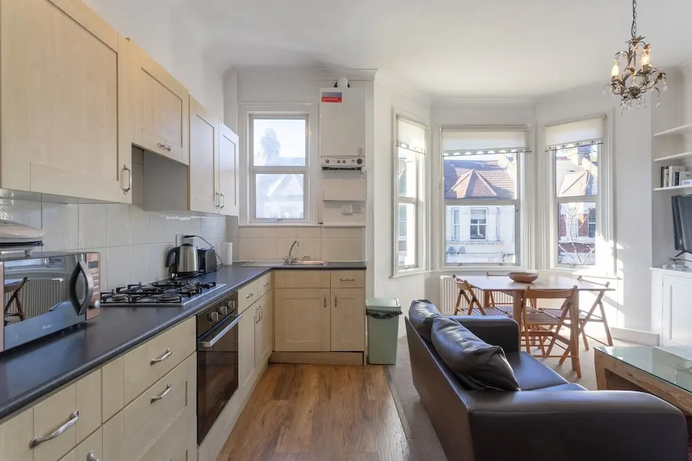 Comfortable 3 Bedroom Flat in Battersea