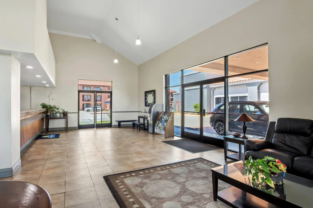 Days Inn by Wyndham Fontana / Rialto