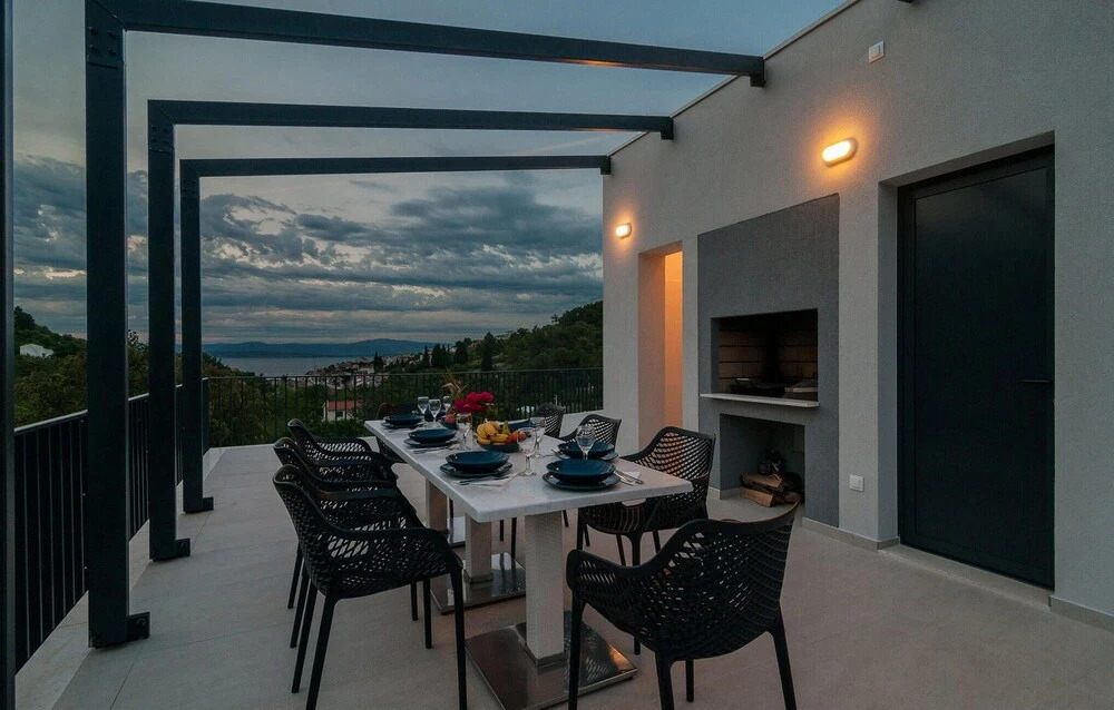 Beautiful Home in Stomorska With 4 Bedrooms, Wifi and Outdoor Swimming Pool